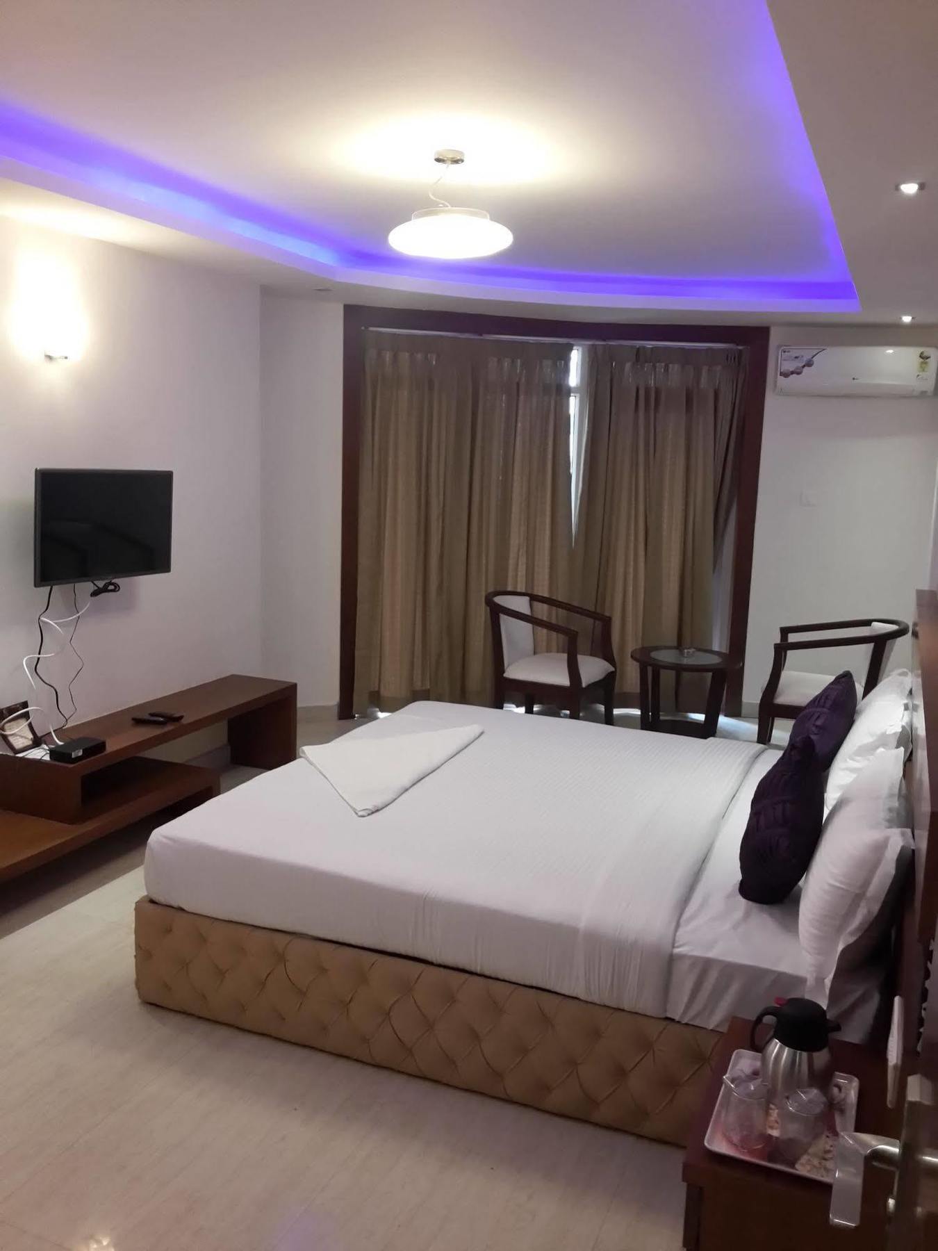 Icon Suites By Bhagini Bangalore Buitenkant foto