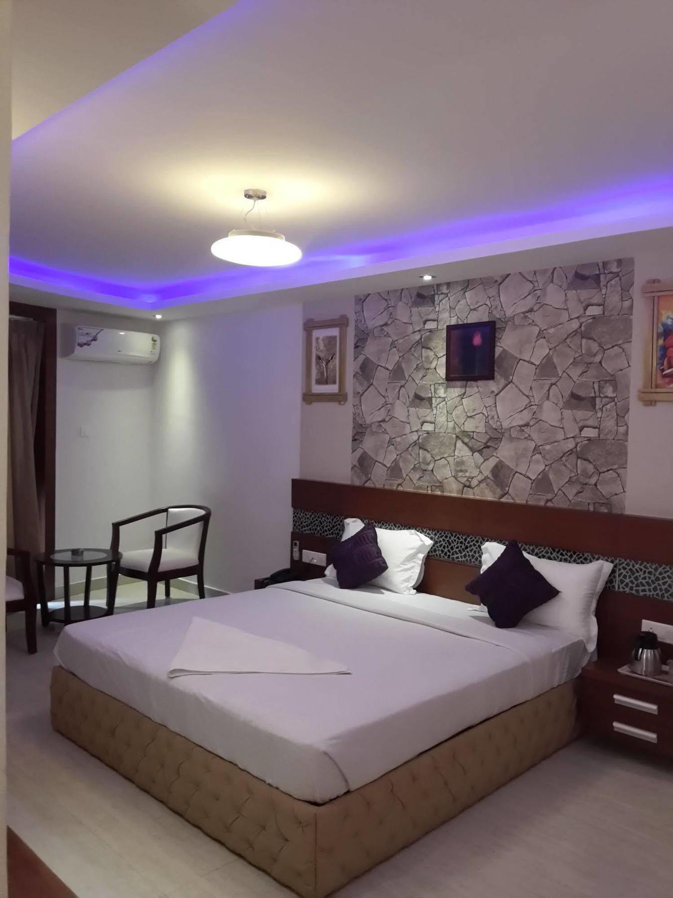 Icon Suites By Bhagini Bangalore Buitenkant foto