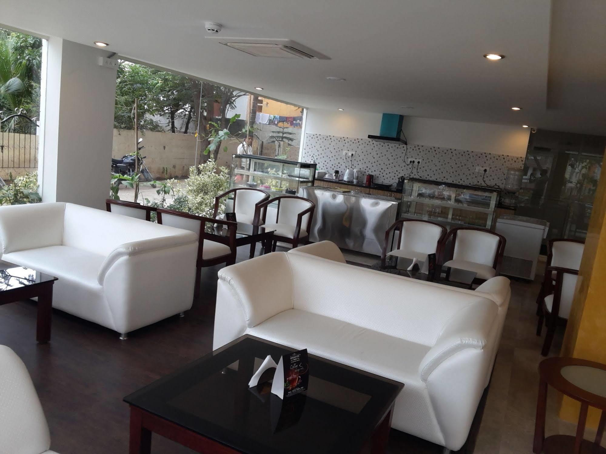 Icon Suites By Bhagini Bangalore Buitenkant foto